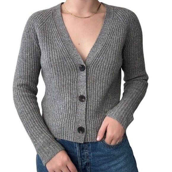Ann Taylor NWOT Gray Ribbed 100% Cashmere Thick V Neck Cropped Cardigan Sz M - Picture 5 of 6